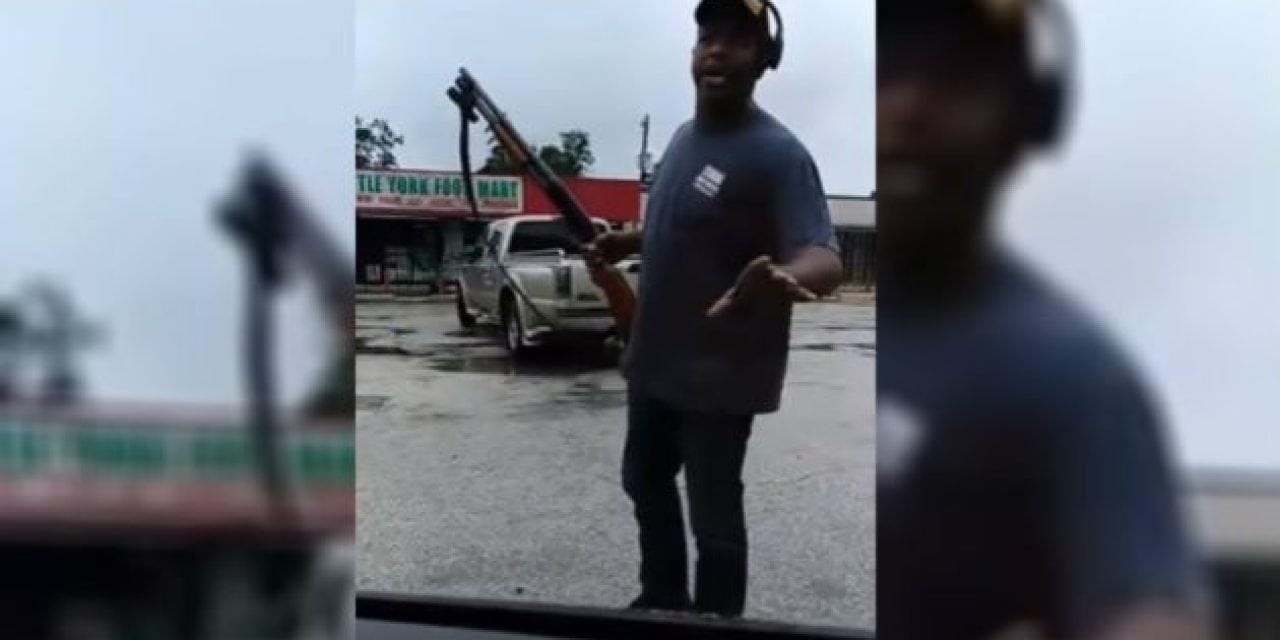 Watch this Ex-SWAT Deputy Scare Off Looters From a Houston Strip Mall