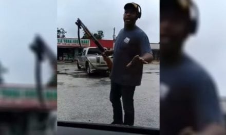 Watch this Ex-SWAT Deputy Scare Off Looters From a Houston Strip Mall