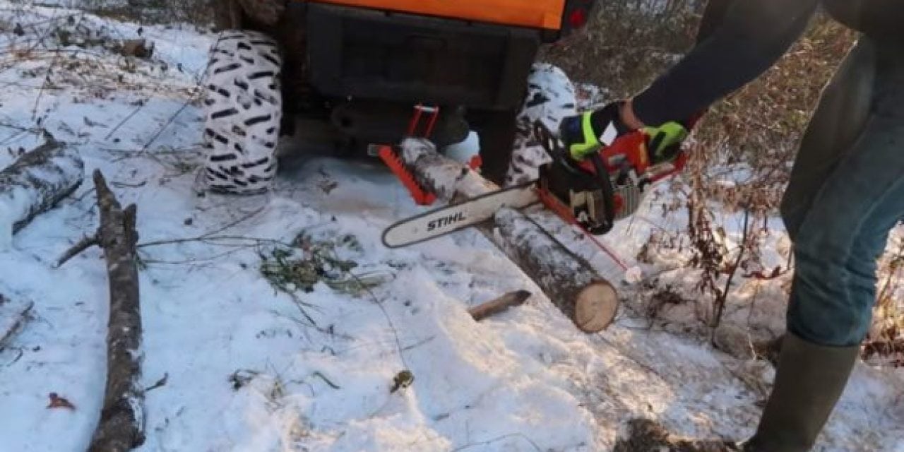 Video: This Gadget Helps Make Cutting Firewood Easier