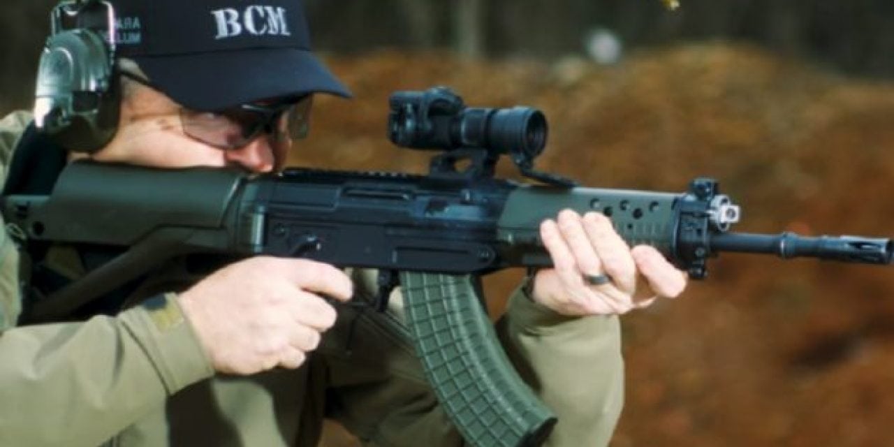 Larry Vickers Checks Out the Swiss Arms SG 553 RP 4K