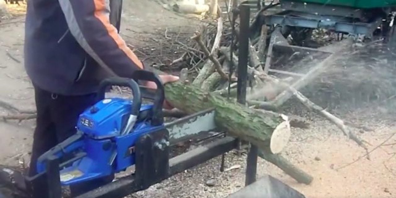 Here’s a Hands-Free Chainsaw Bench That Makes Things Easy