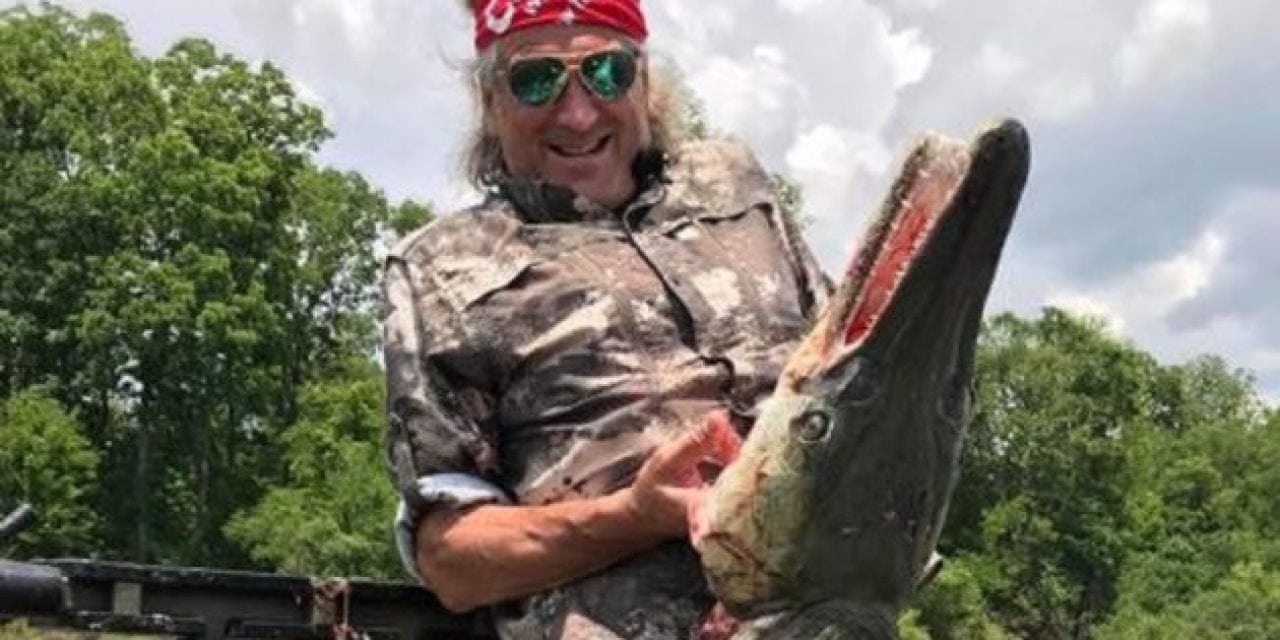 Pics: Jim Shockey Arrows a Monster Alligator Gar in Mississippi