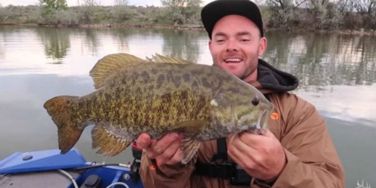 Video: Catching Big Smallmouth Bass on Topwaters with Hushin