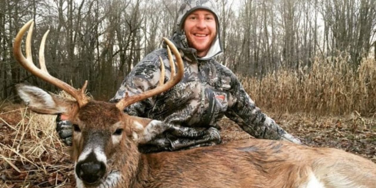 10 Football Players Who Hunt