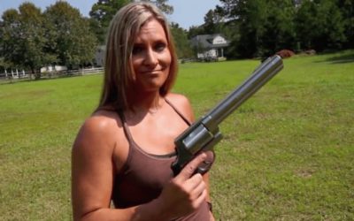 Girl Shoots a Smith & Wesson 500 Magnum for the First Time