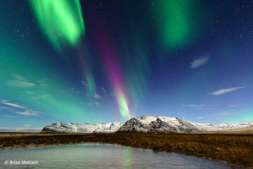 aurora photos with mountain background
