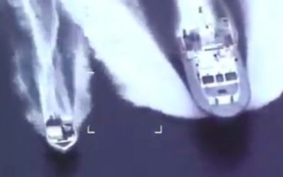 Video: Guy Running From Police Boat Results in Epic Chase