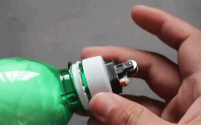 Now You Can Make Your Own Lighter with a Plastic Bottle