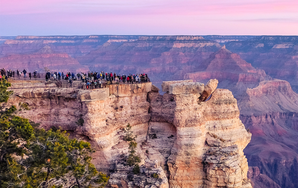 Image of a crowd standing on a precipice in Grand Canyon National Park