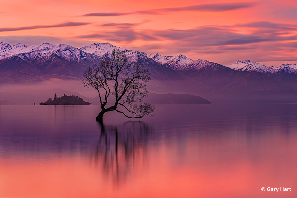 Sunset photograph taken at Lake Wanaka, New Zealand.