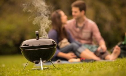 Grills & Outdoor Cooking: The Quick Start Guide to Charcoal Grills, Smokers, and Camp Stoves