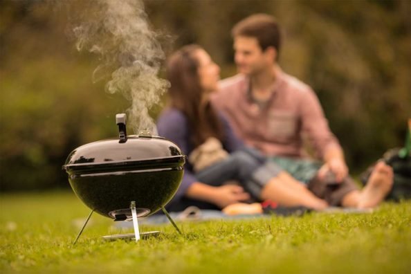 Grills & Outdoor Cooking: The Quick Start Guide to Charcoal Grills, Smokers, and Camp Stoves