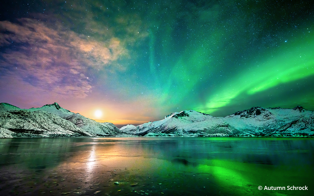 Image of the moon with the aurora borealis