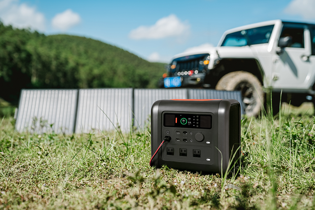 Image of the 70mai Power Station Terra 1000 in the field.