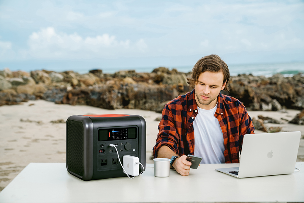 Image of a man using the 70mai Power Station Terra 1000