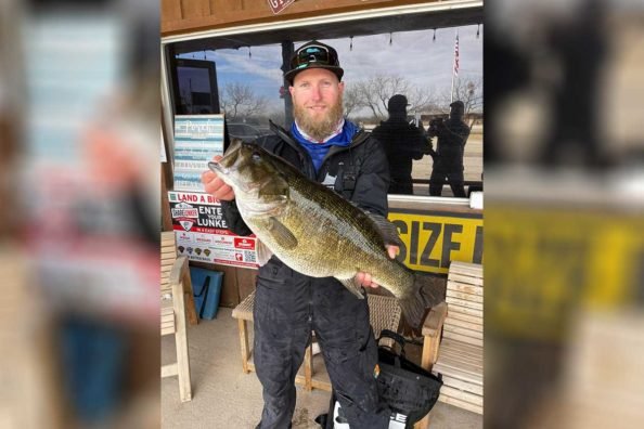 Potential World Record 11.07-Pound Meanmouth Hybrid Caught in Texas