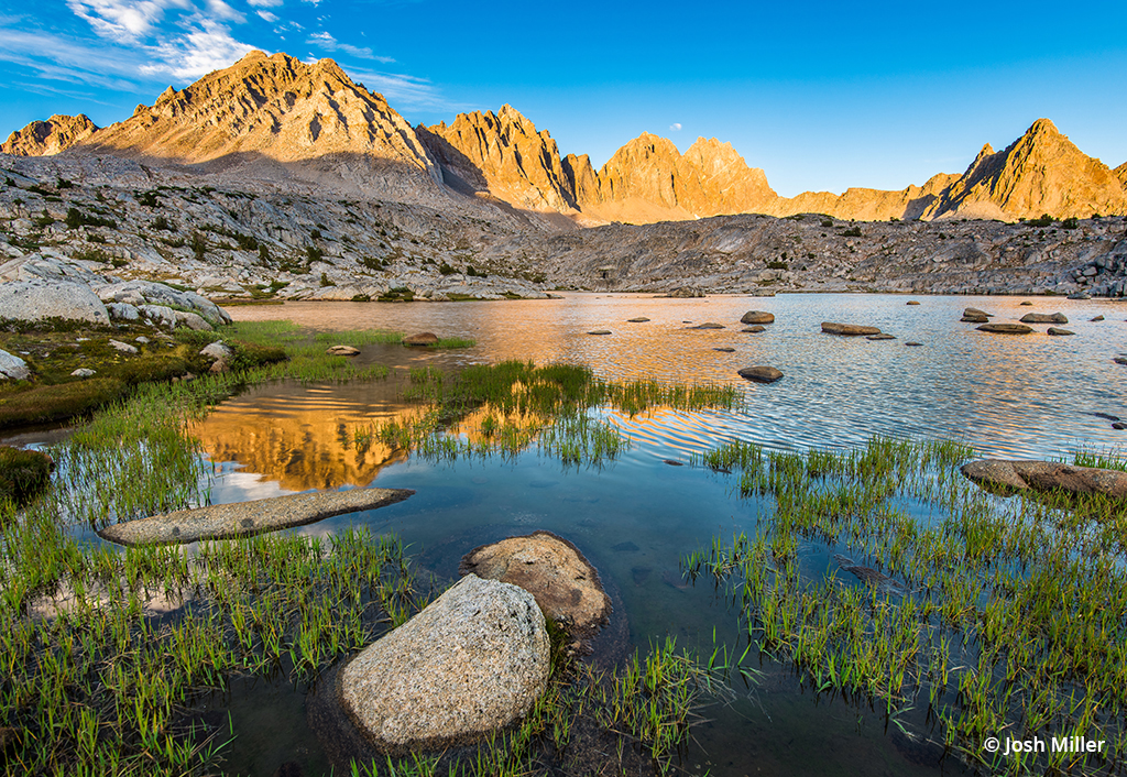 Photo of the Palisades range reflected in a lake