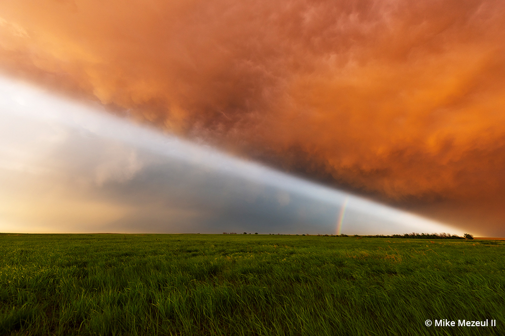 Photo of an anti-crepuscular ray