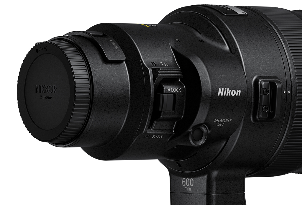 Photo of the NIKKOR Z 600mm f/4 TC VR S teleconverter switch