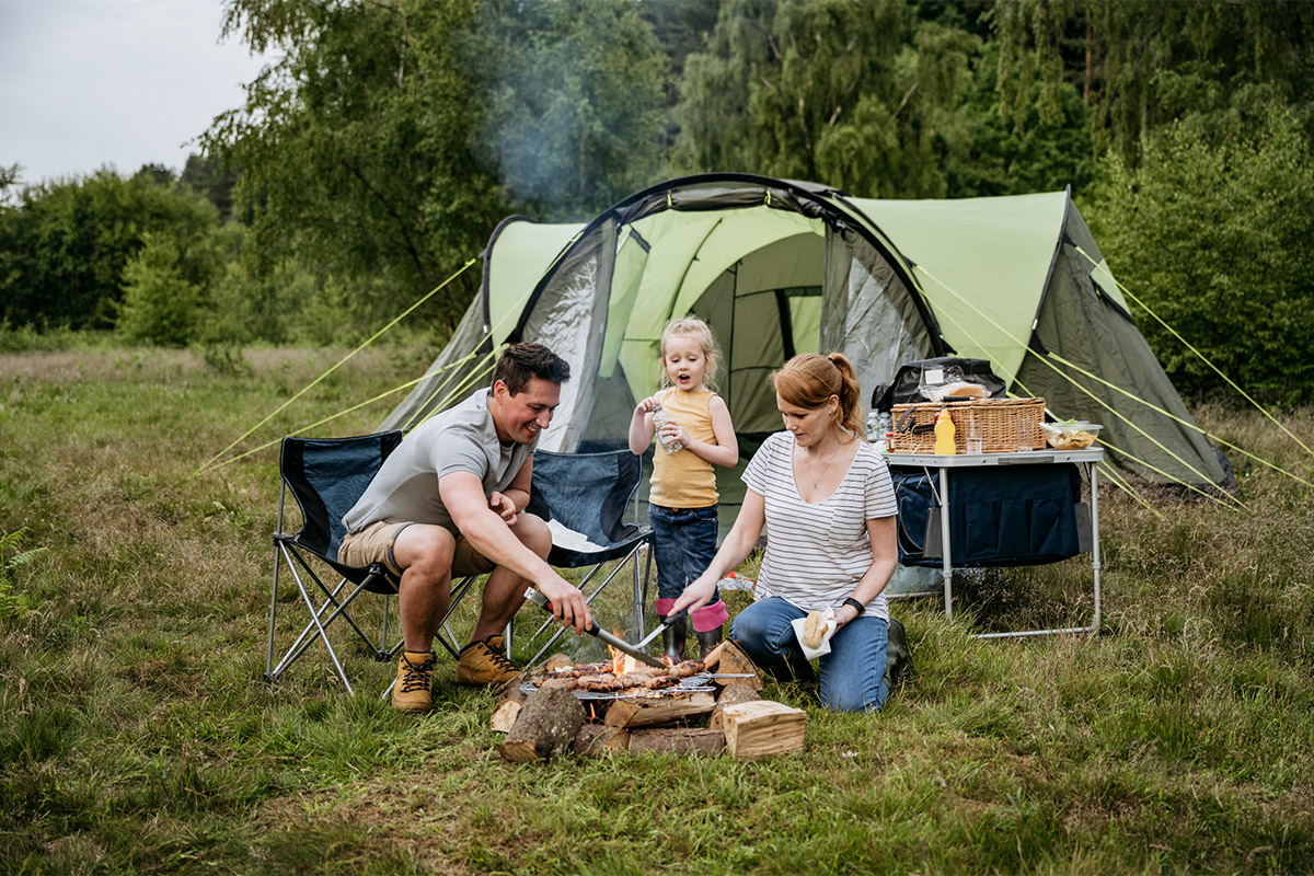 Поход кемпинг дети. Family Camping. Food while Camping. Camping Holiday. V camp