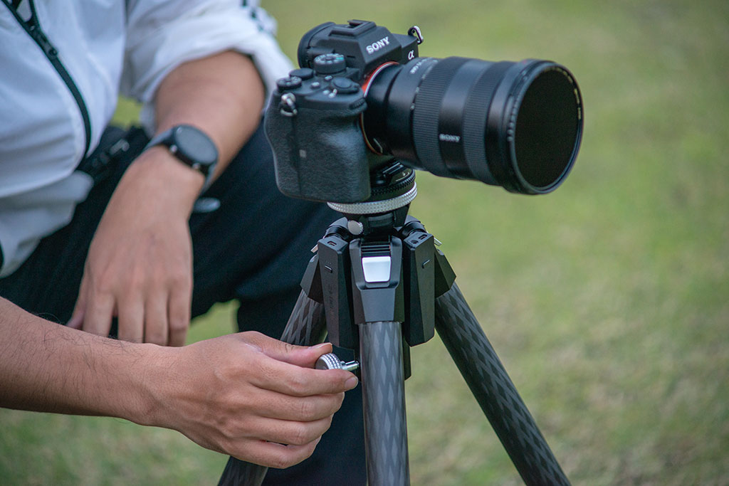 Photo of a camera on a tripod